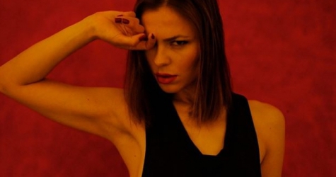 Нина Кравиц выпустила мини-альбом «Stranno Stranno Neobjatno»