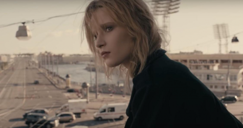 Кто отвечал за стиль Монеточки в клипе «90», который цитирует фильм «Брат» Алексея Балабанова