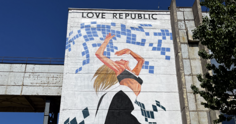 Художница Маша Янковская и Love Republic создали стрит-арт в «Севкабель порту»