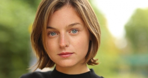 Эмма Коррин и Хантер Шафер сыграют в новом фильме ужасов