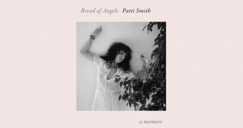 Певица Патти Смит выпустила мемуары «Хлеб ангелов»