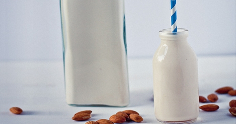 Полезное знакомство: миндальное молоко
