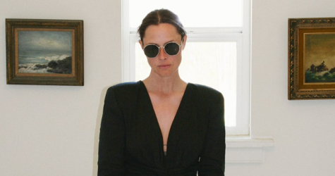 Как выглядит Zoom-гардероб: 20 вещей для онлайн-вечеринок и рабочих совещаний