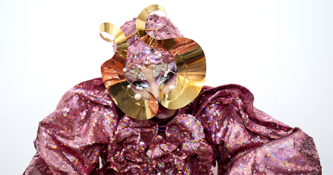 Невероятные макияжи, которые носит Бьорк