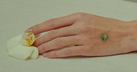 20 косметических подарков тем, у кого все есть