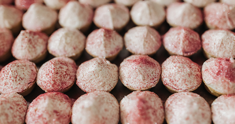 Артишок с калиной, трюфель с брюссельской капустой и торт: рецепты с выставки современного искусства в Венеции