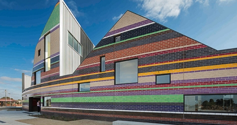 Полосатый учебный комплекс в Мельбурне от бюро McBride Charles Ryan