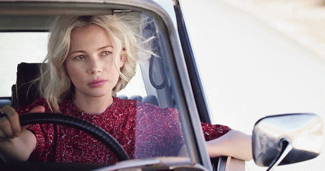 Мишель Уильямс и Алисия Викандер в фильме Louis Vuitton