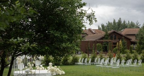 Artiland и Palmira Garden: 7 локаций для камерной свадьбы как в «Американской истории любви»