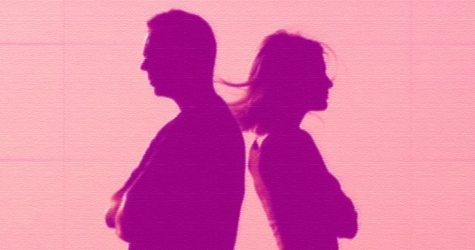 Вдвоем, но порознь: состоять в отношениях теперь немодно? (18+)