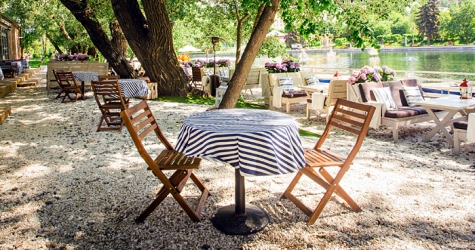 Под шум волны: 4 новых места у воды с едой и напитками