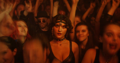 «Моя героиня — это роковое искушение». Валери Зоидова — о роли в панк-сказке «Король и Шут» и актерском мастерстве