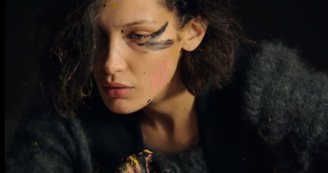 Белла Хадид пачкается в краске и рисует в кампании Miu Miu