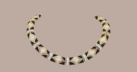 В бутике Van Cleef & Arpels открылась выставка музейных украшений