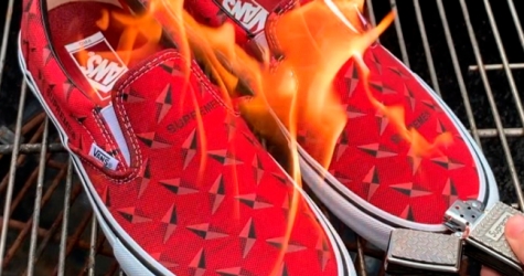 В соцсетях появился тренд на сжигание товаров Supreme