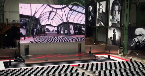 Портреты и много друзей: как проходит вечер памяти Карла Лагерфельда в Париже