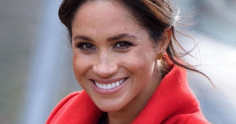 Меган Маркл примерила инстаграм-фильтр с цветочной короной — ей понравилось