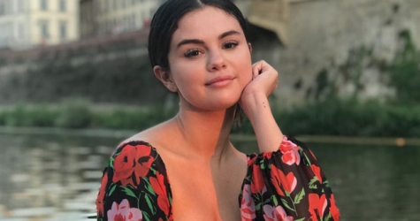 Сонное селфи Селены Гомес собрало 7 миллионов лайков