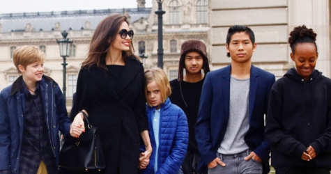 Сын Анджелины Джоли учит русский язык