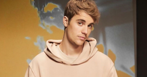 Джастин Бибер выбирает костюм на свадьбу с помощью подписчиков