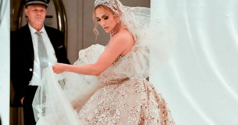 Дженнифер Лопес прошлась по улицам Нью-Йорка в свадебном платье