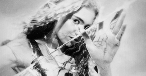 Grimes выпустила песню «My Name Is Dark»