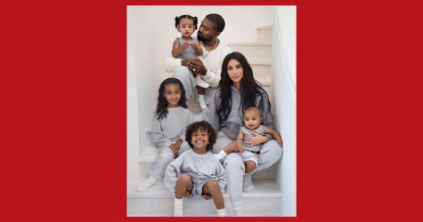 Ким Кардашьян поделилась семейной открыткой к Рождеству