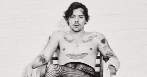 Гарри Стайлз снялся для обложки Beauty Papers в сетчатых колготках и туфлях