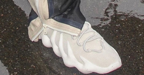 Канье Уэст показал кроссовки Yeezy 451 в Париже
