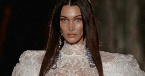 Белла Хадид отрезала челку дома