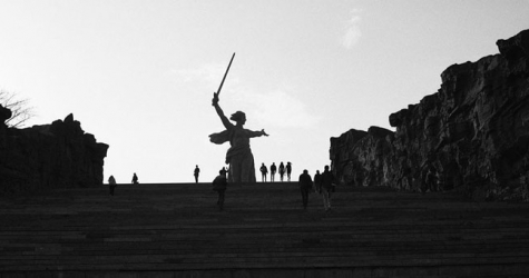 Гоша Рубчинский сделал серию фотографий в Волгограде ко Дню Победы