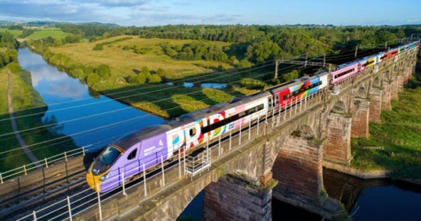 В Великобритании запустили прайд-поезд с ЛГБТ-машинистами