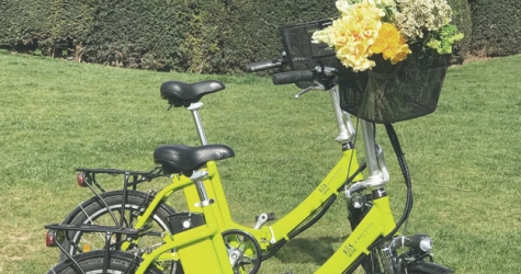 В отеле Le Bristol Paris предлагают прогулки на электрических велосипедах