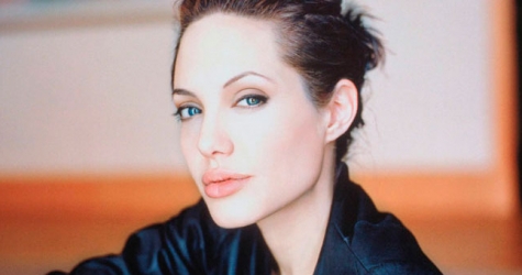 Анджелина Джоли экранизирует автобиографию военного фотожурналиста Дона Маккалина