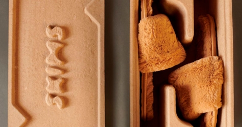 Ким Кардашьян выпустила мягкие домашние тапочки Skims