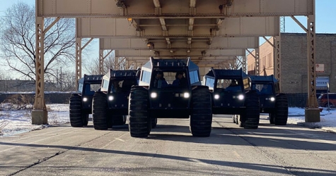 Канье Уэст бесплатно раздал новые кроссовки adidas Yeezy Qntm