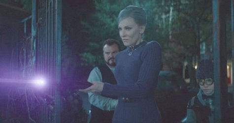 Кейт Бланшетт сражается с тыквами в трейлере «Тайны дома с часами»