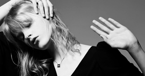 Эди Слиман выпустил кампанию женской весенней коллекции Celine