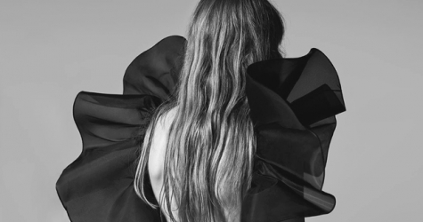 Эди Слиман показал приглашения на показ и подарил еще одну сумку Celine