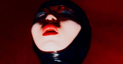 Comme des Garçons показал кампанию нового аромата Rouge