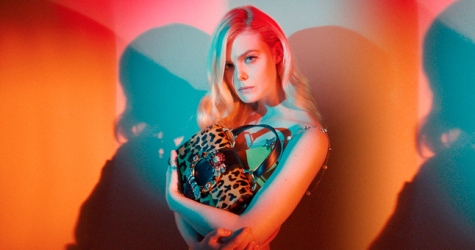 Эль Фаннинг играет в шахматы духами и собирает с неба звезды в кампании Miu Miu