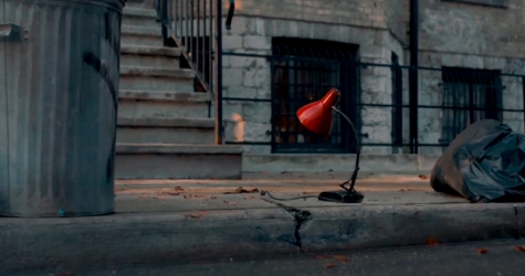 IKEA сняла новую версию знаменитой рекламы с лампой