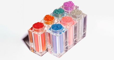 Ким Кардашьян выпустила коллекцию разноцветных пудр ко дню рождения