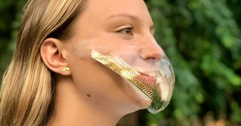 Дизайнеры создали защитную маску, которая лечит кожу
