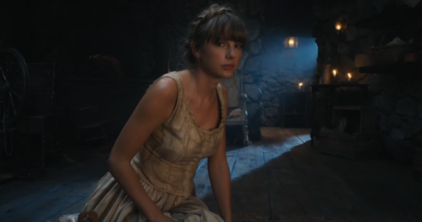 Тейлор Свифт появилась в роли Золушки в клипе на трек «Bejeweled»