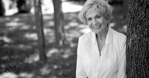 Элис Мунро получила Нобелевскую премию по литературе