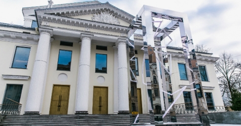 В Петербурге появилась новогодняя елка, посвященная Татлину