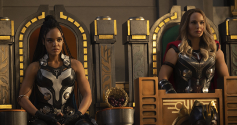 В Сети появился кадр из фильма «Тор: Любовь и гром» c Натали Портман и Тессой Томпсон