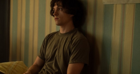 Apple показала первые кадры триллера «Переполненная комната» с Томом Холландом