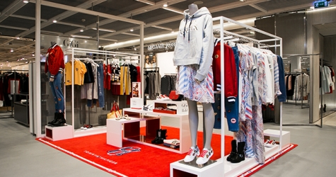 В ЦУМе открылся эксклюзивный корнер Tommy Hilfiger x Gigi